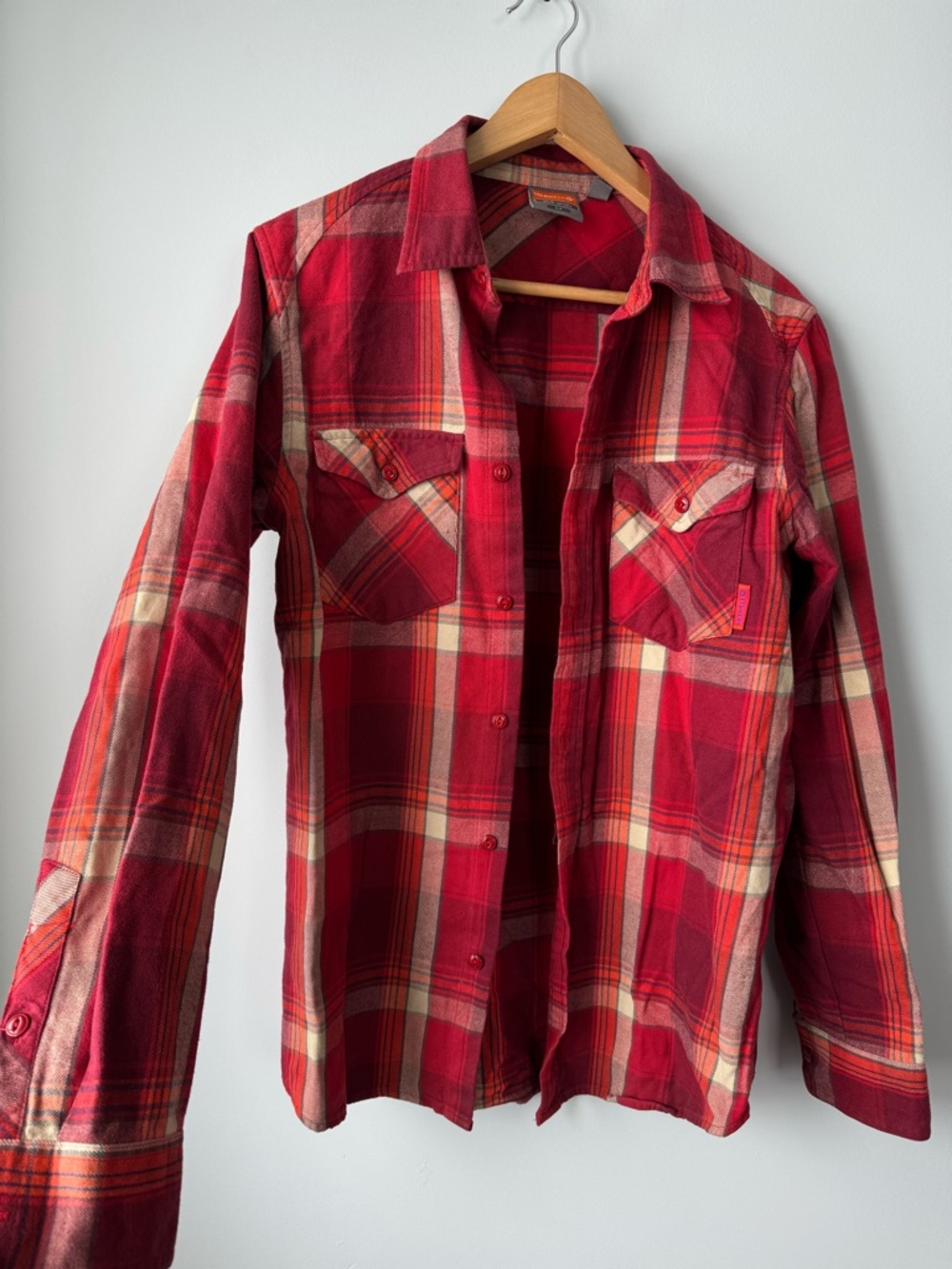 (S) Men’s red Plaid Button-Up Flannel Shirt